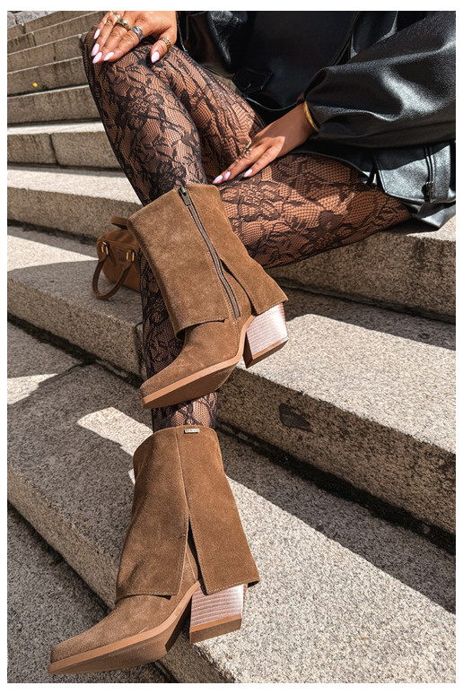 Cowboy-Stiefeletten mit Absatz aus natürlichem Wildleder mit besticktem Schaft Big Star UU274114 in brauner Farbe