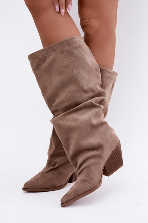 Khaki Damenstiefel mit gebogenem Schaft und Absätzen aus Veloursleder Durela