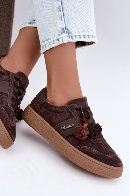 Sneaker aus Kunstveloursleder mit flauschigen Pompons Vinceza 79682 schokoladenfarben