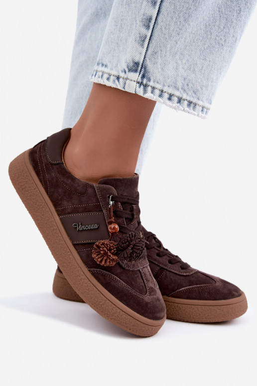Sneaker aus Kunstveloursleder mit flauschigen Pompons Vinceza 79682 schokoladenfarben