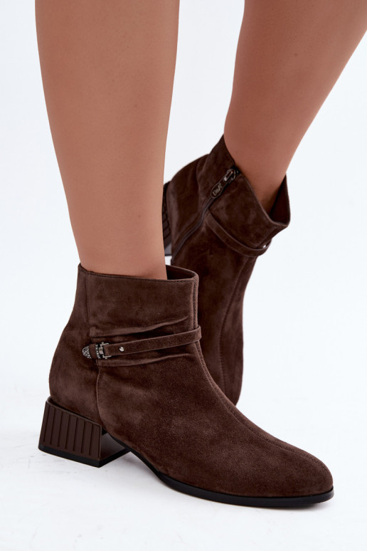 Damen Stiefeletten aus Kunstwildleder Klocke isoliert D&A CR62-3476 in brauner Farbe