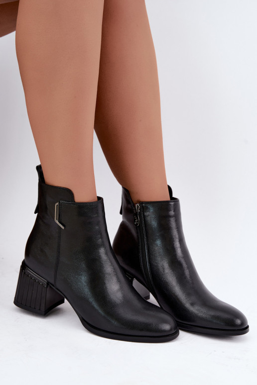 Leder Stiefeletten mit Absätzen isoliert D&A CR62-3442 in schwarzer Farbe