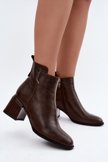 Leder Stiefeletten mit Absätzen isoliert D&A CR62-3442 in Schokoladenfarbe 2