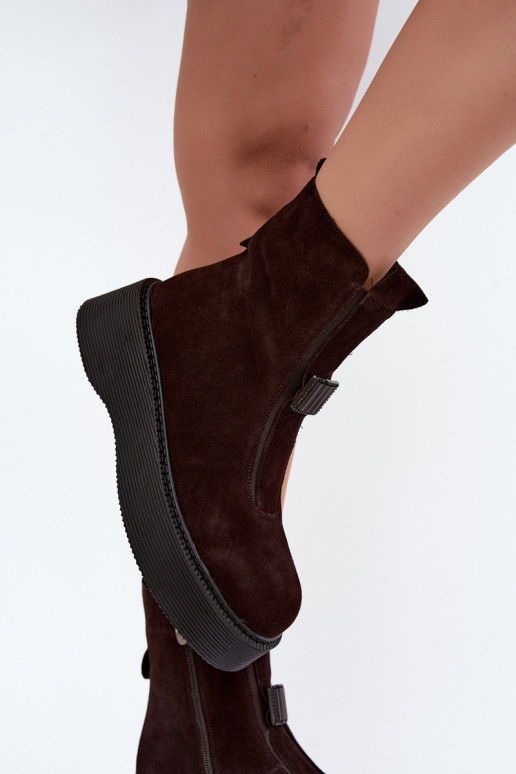 Stiefeletten aus Kunstwildleder mit Plateau isoliert D&A CR62-3448 in Schokoladenfarbe