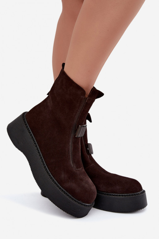Stiefeletten aus Kunstwildleder mit Plateau isoliert D&A CR62-3448 in Schokoladenfarbe