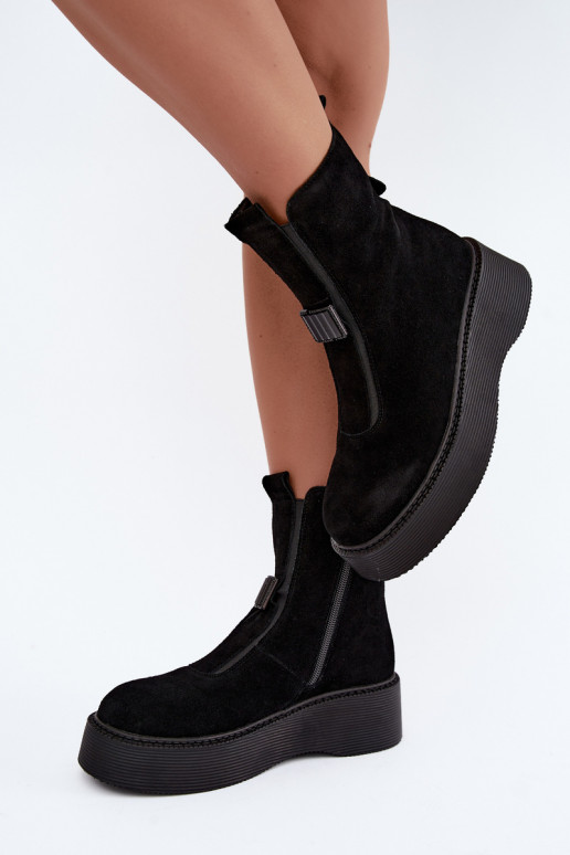 Stiefeletten aus Kunstwildleder mit Plateau isoliert D&A CR62-3448 in schwarzer Farbe
