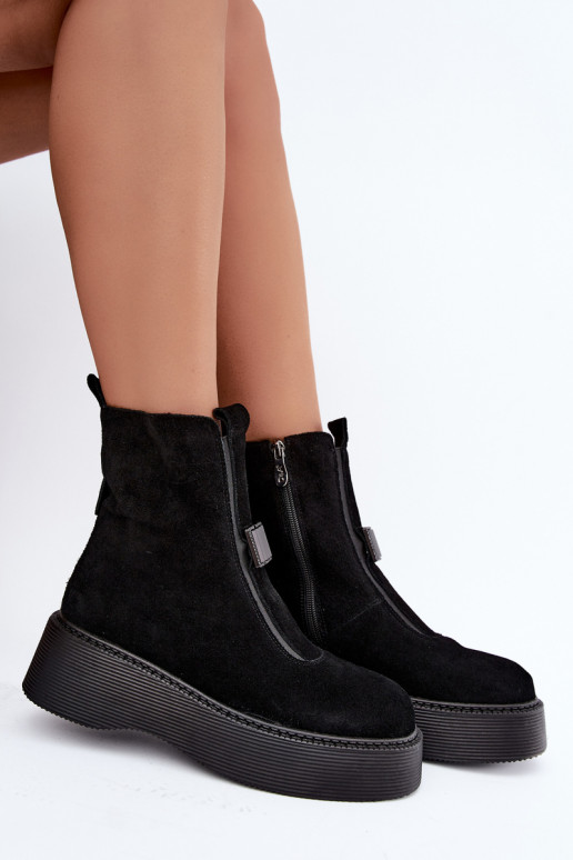 Stiefeletten aus Kunstwildleder mit Plateau isoliert D&A CR62-3448 in schwarzer Farbe