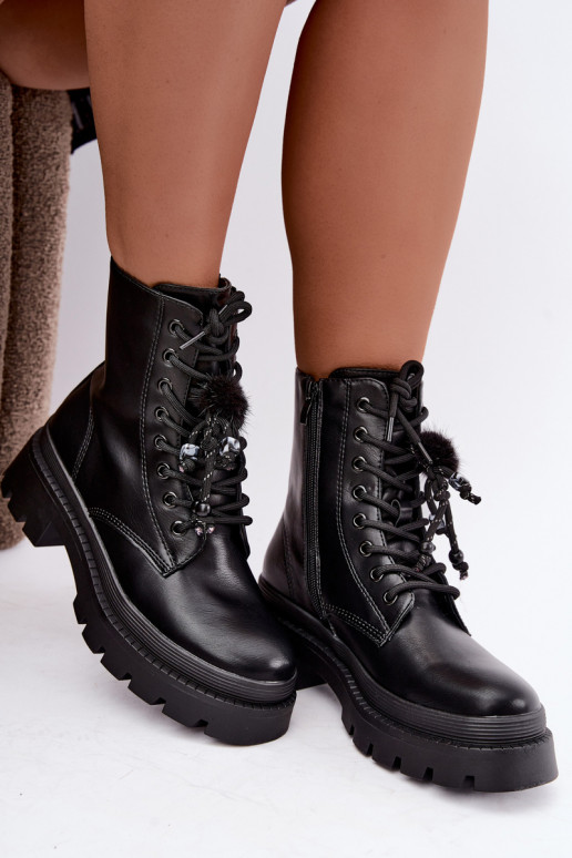 gefütterte Stiefel mit flauschigen Pompons in Schwarz Faresse