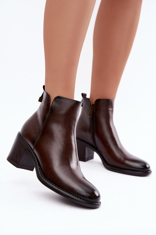 Wärmende Stiefeletten mit Absätzen in dunkelbrauner Farbe Vinceza 58650