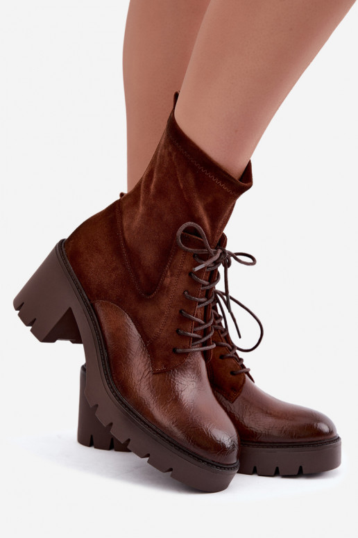 Damen-Stiefeletten auf klobigen Absätzen isoliert in brauner Farbe Vinceza 58665