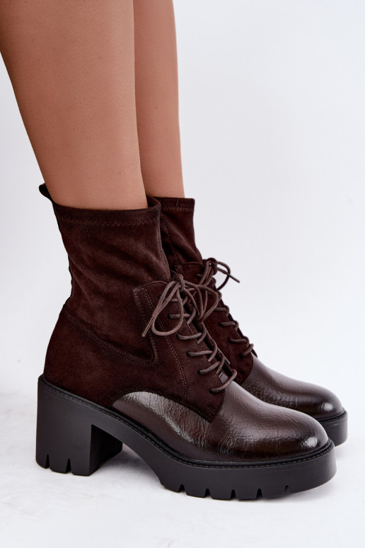 Damen-Stiefeletten auf klobigen Absätzen isoliert in schokoladenfarbener Farbe Vinceza 58665