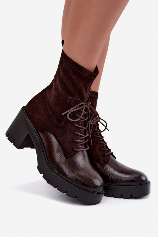 Damen-Stiefeletten auf klobigen Absätzen isoliert in schokoladenfarbener Farbe Vinceza 58665
