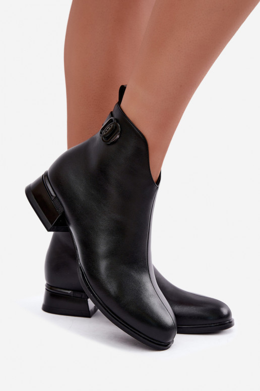 Wärmende Stiefeletten mit dekorativen Riemen in schwarzer Farbe Vinceza 58692