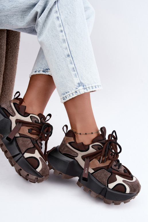 Braune Kunstveloursleder-Sneaker mit Plattform und doppelten Schnürsenkeln GOE UU2N4012