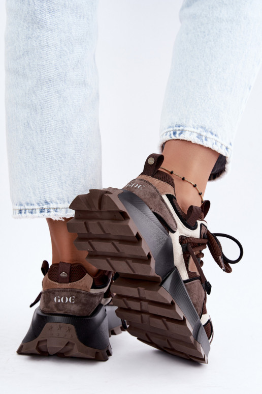 Braune Kunstveloursleder-Sneaker mit Plattform und doppelten Schnürsenkeln GOE UU2N4012