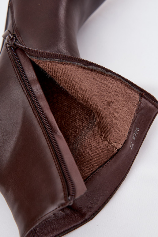 Isolierte Damen Stiefeletten mit dünnen Absätzen, aus Kunstleder, in Schokoladenfarbe Nolisse