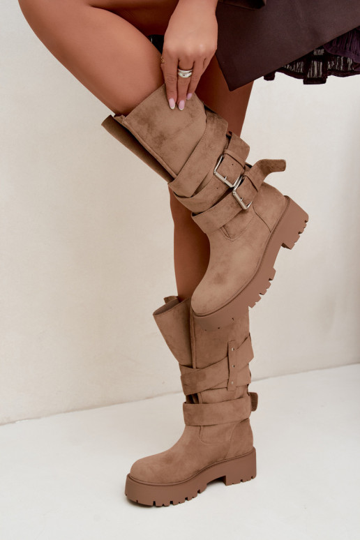 Wärmende kniehohe Stiefel mit Plateau und Schnallen in Sandfarbe Palomae