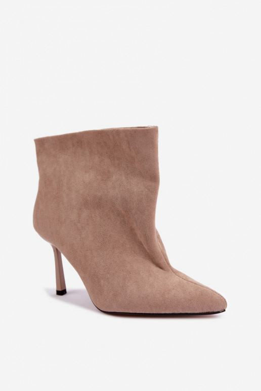 Slip-On Stiefeletten mit dünnen Absätzen in Sandfarbe Kamea
