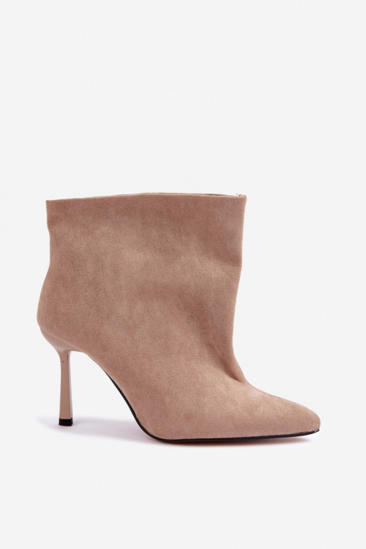 Slip-On Stiefeletten mit dünnen Absätzen in Sandfarbe Kamea