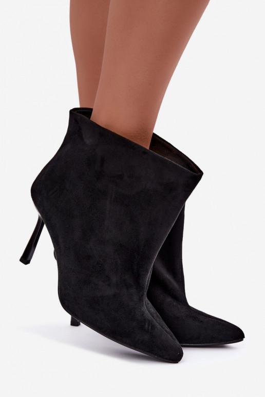 Slip-On Stiefeletten mit dünnen Absätzen in Schwarz Kamea