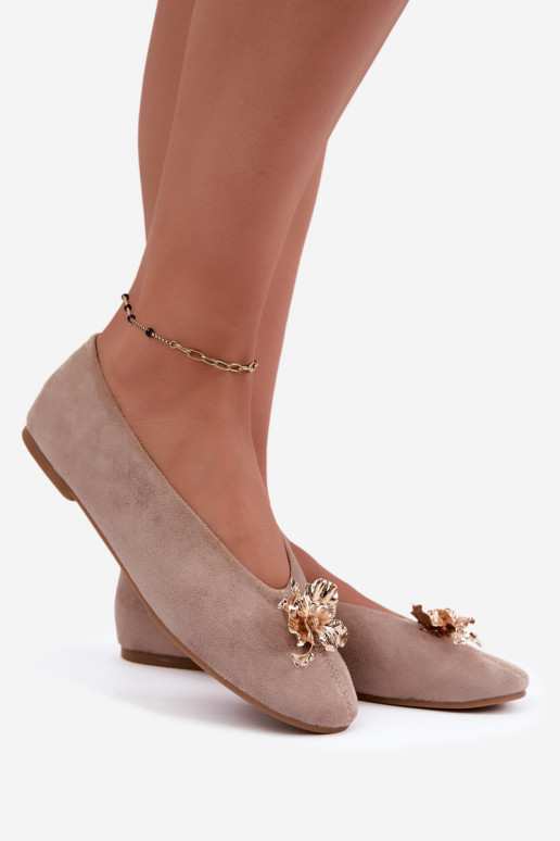 Ballerinas mit Verzierungen in Sandfarbe Briellea