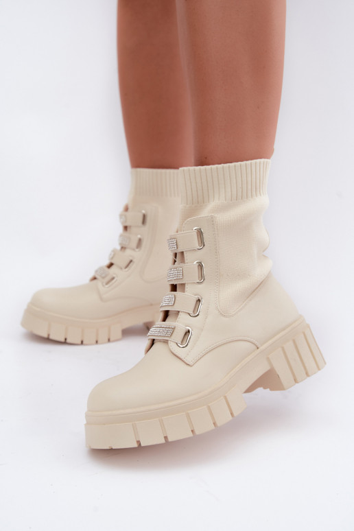 Wärmende Stiefeletten mit dekorativen Elementen in Sandfarbe Giavelle