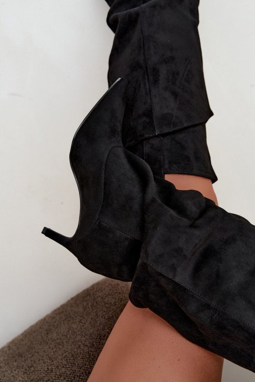 gefütterte kniehohe Stiefel mit Rüschen und dünnen Absätzen in schwarz Auretta