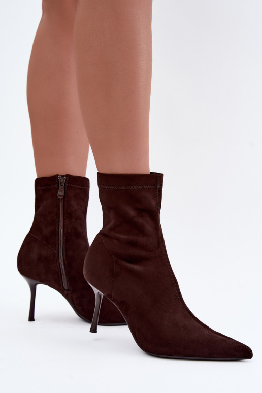 Schokoladenfarbene Stiefel mit schmalen Absätzen Nireya