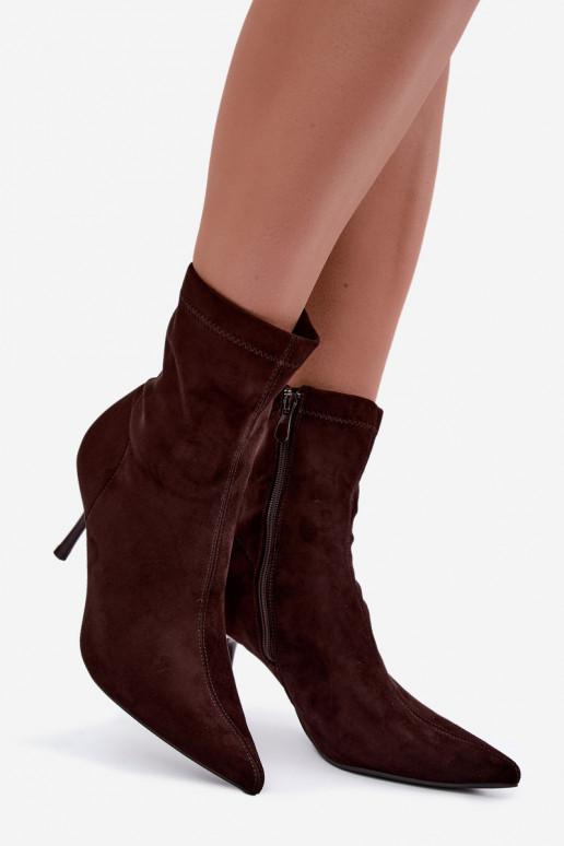 Schokoladenfarbene Stiefel mit schmalen Absätzen Nireya
