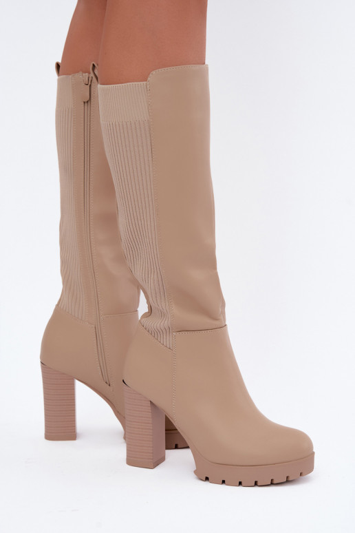 Sandfarbene isolierte lange Stiefel mit Absatz Hespera