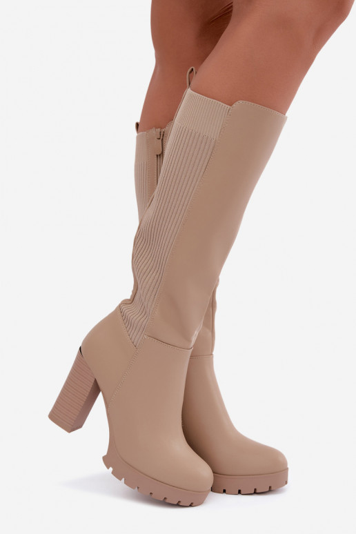 Sandfarbene isolierte lange Stiefel mit Absatz Hespera
