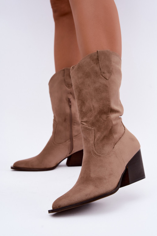 Sandfarbene isolierte Stiefel im Cowboy-Stil mit Absatz Serenza
