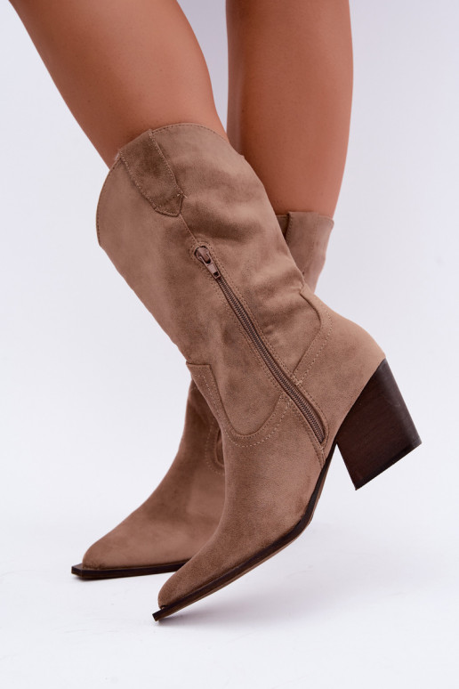 Sandfarbene isolierte Stiefel im Cowboy-Stil mit Absatz Serenza