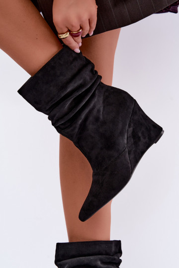 Geknitterte schwarze Stiefel mit Plattform Thalene