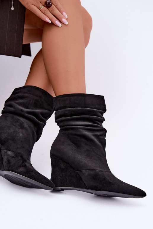 Geknitterte schwarze Stiefel mit Plattform Thalene