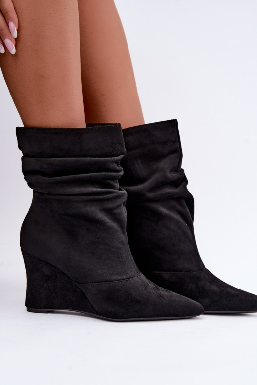 Geknitterte schwarze Stiefel mit Plattform Thalene