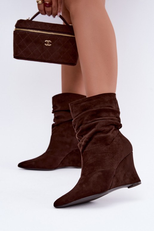 Geknitterte braune Stiefel mit Plattform Thalene