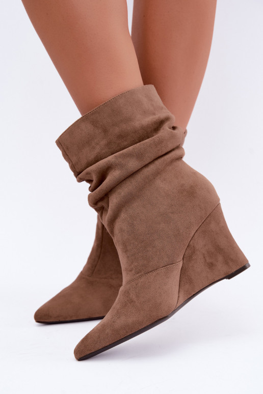 Geknitterte sandfarbene Stiefel mit Plattform Thalene