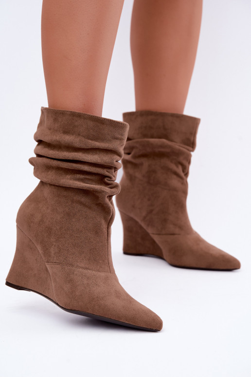 Geknitterte sandfarbene Stiefel mit Plattform Thalene