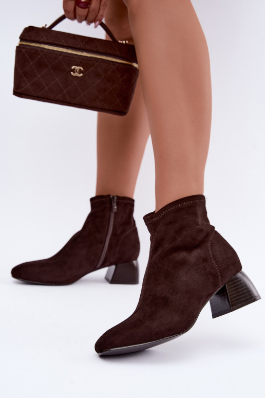 Schokoladenfarbene Stiefel mit Absatz Estellea