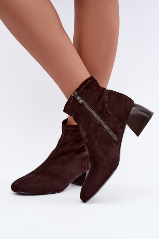 Schokoladenfarbene Stiefel mit Absatz Estellea