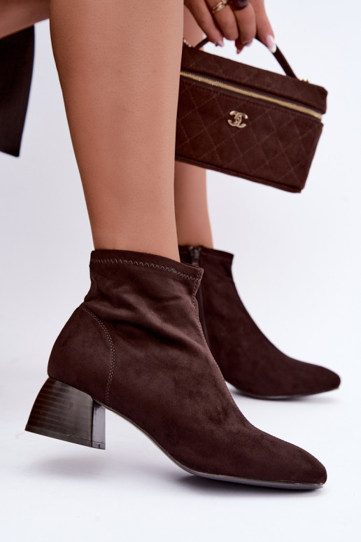 Schokoladenfarbene Stiefel mit Absatz Estellea