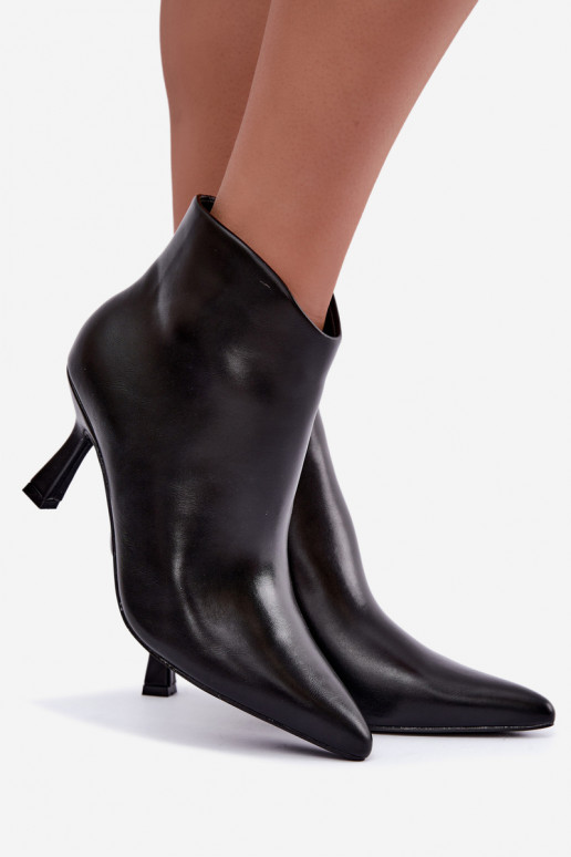 Schwarze Stiefeletten mit spitzen Zehen Florenne