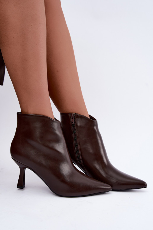Schokoladenfarbene Stiefeletten mit spitzen Zehen Florenne