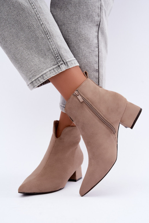 Beige Stiefeletten mit spitzen Zehen Klocke Heliara