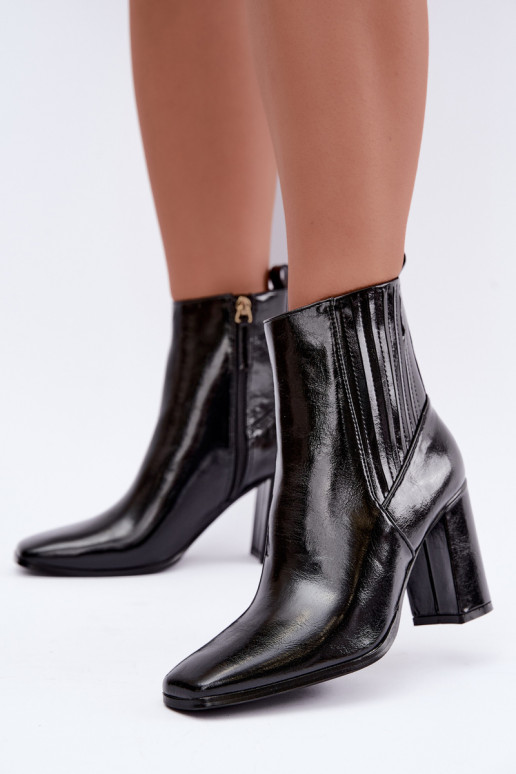 Schwarze Stiefeletten mit Lackeffekt Kallista