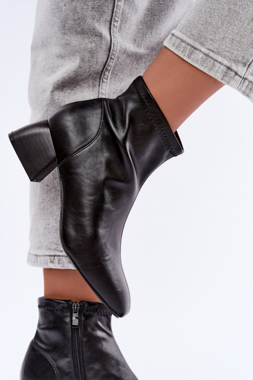 Schwarze Stiefeletten Klocke aus Kunstleder Estellea
