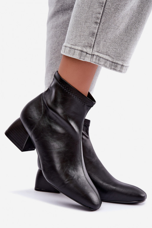 Schwarze Stiefeletten Klocke aus Kunstleder Estellea