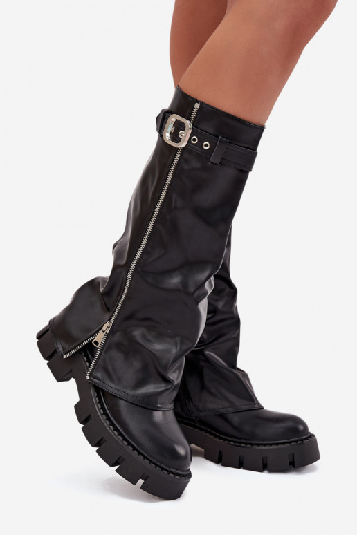 Schwarze isolierte Stiefel über dem Knie mit angenähter Choleika und silbernen Schnallen Armena