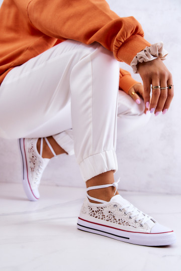 Weiße Damenschuhe mit Spitzenmotiven Venture